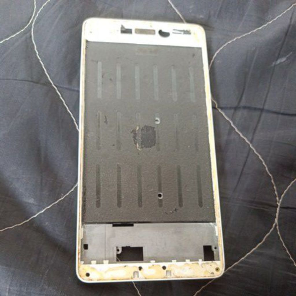 Frame tatakan lcd Redmi 4 Prada Second bekas Copotan sesuai gambar