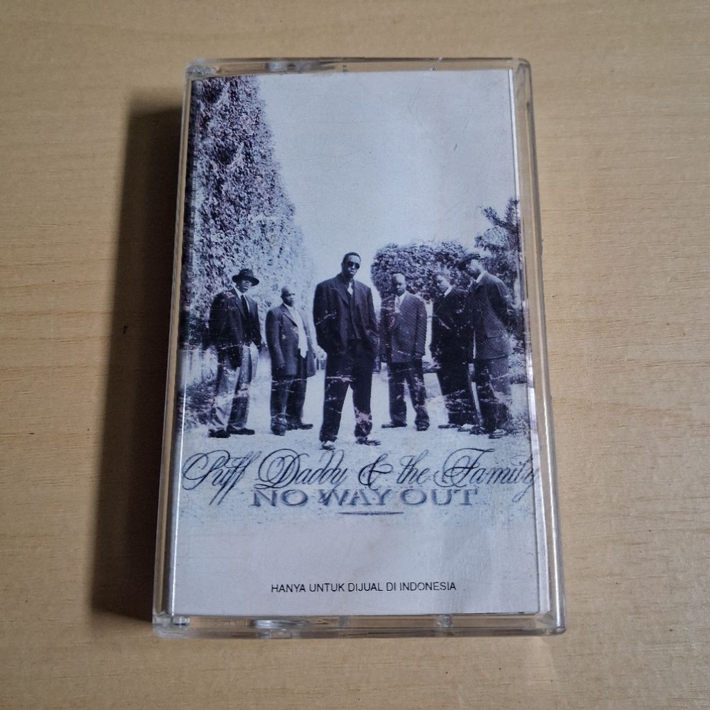 KASET PITA Original Puff Daddy & The Family - No Way Out (COVER LENGKET) || Clotabooks Cassette Coll