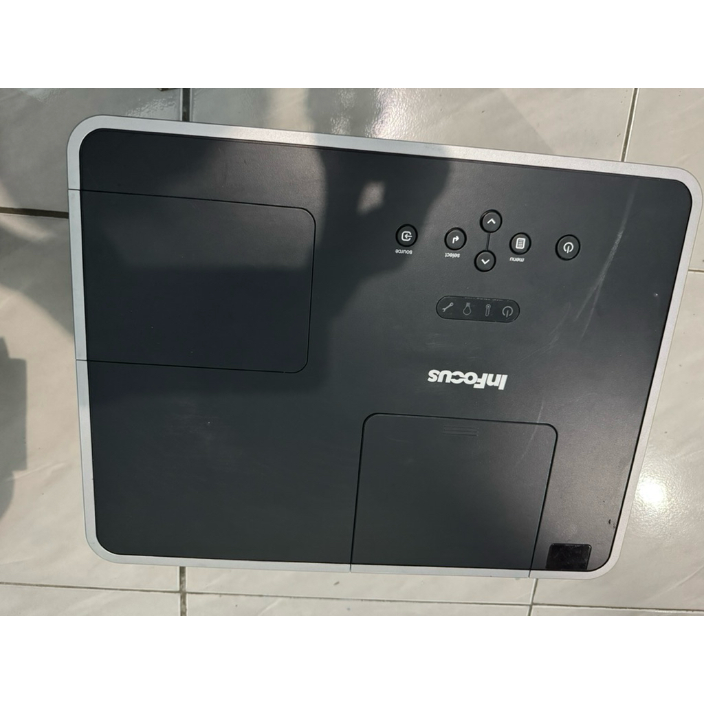 Proyektor infokus in5102