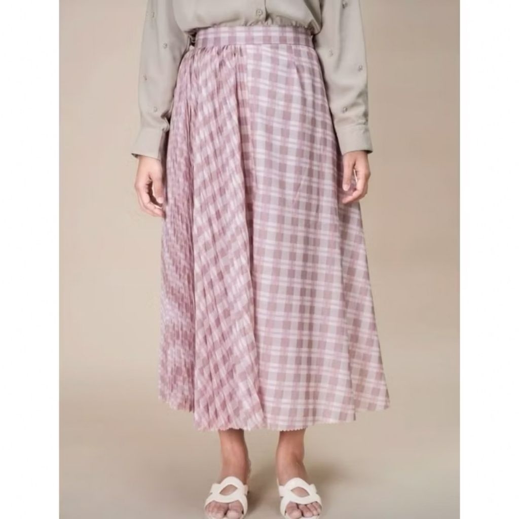 Preloved Skirt Wearingklamby