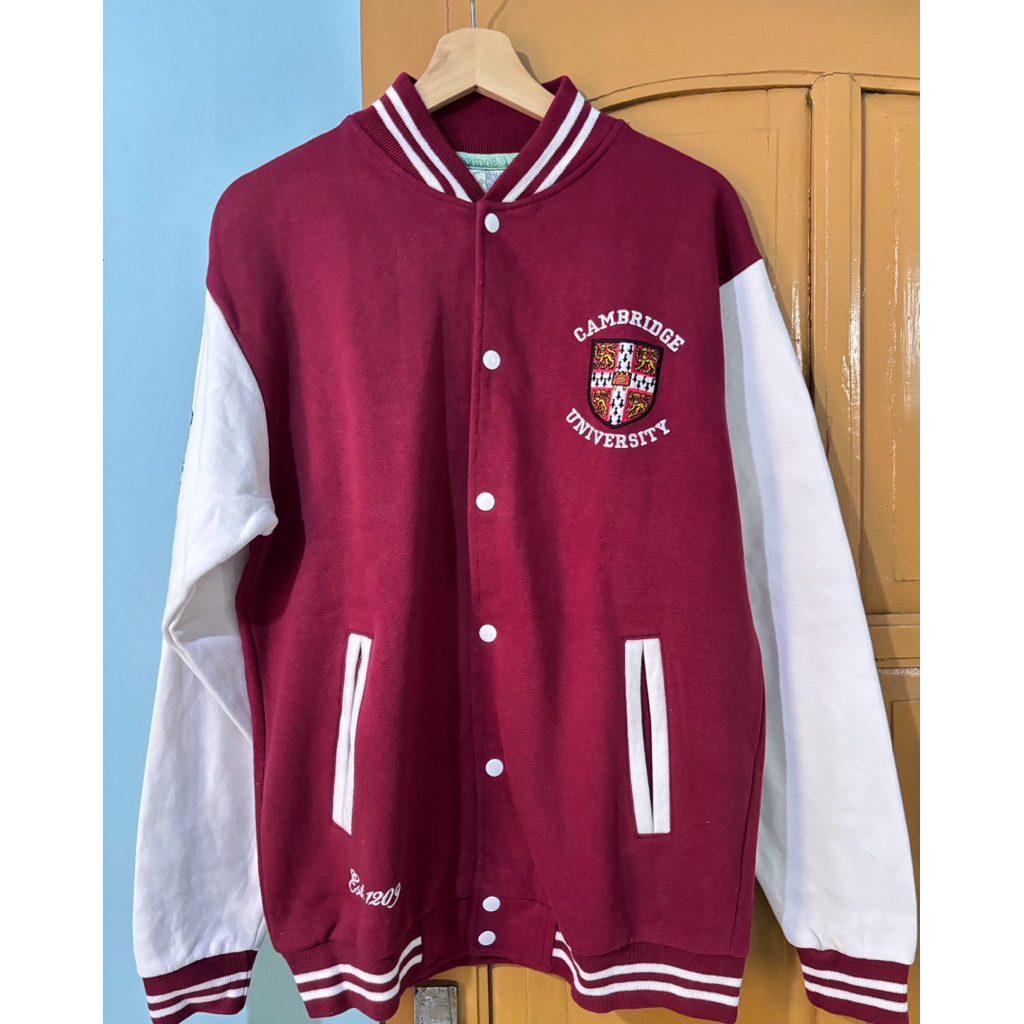 VARSITY JACKET OFFICIAL MERCHANDISE CAMBRIDGE UNIVERSITY.
