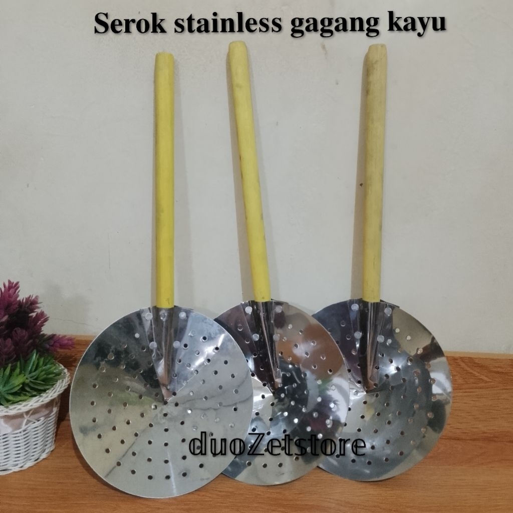 serok stainless gagang kayu/serok penggorengan