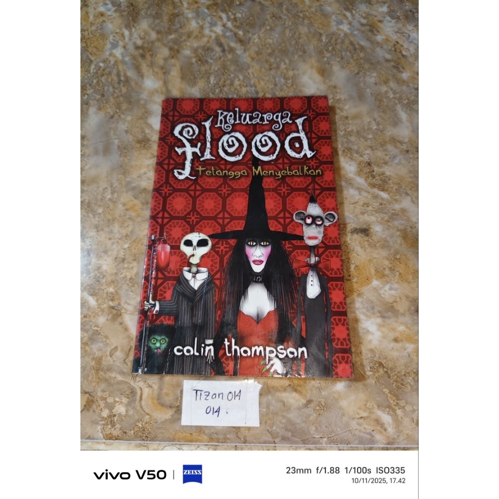 Buku Keluarga flood tetangga menyebalkan by Colin thompson