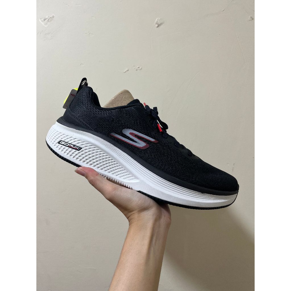 SEPATU SKECHERS GO RUN ELEVATE 2.0 FLUID MOTION PRIA 220847BLK HITAM