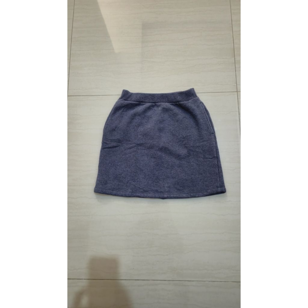 Uniqlo skirt rok bulu anak
