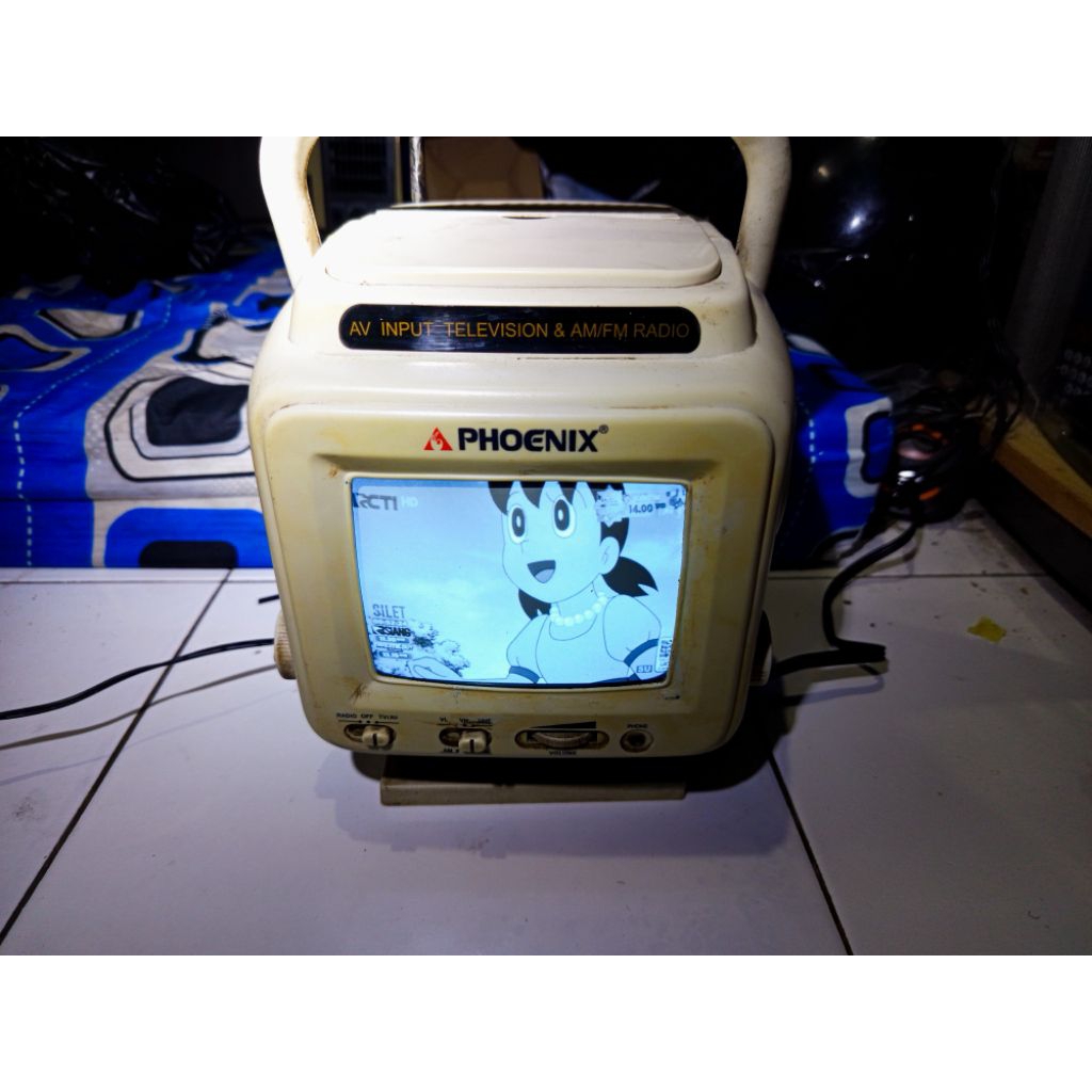 TV mini jadul merk PHOENIX 5 inc ( Hitam - putih )
