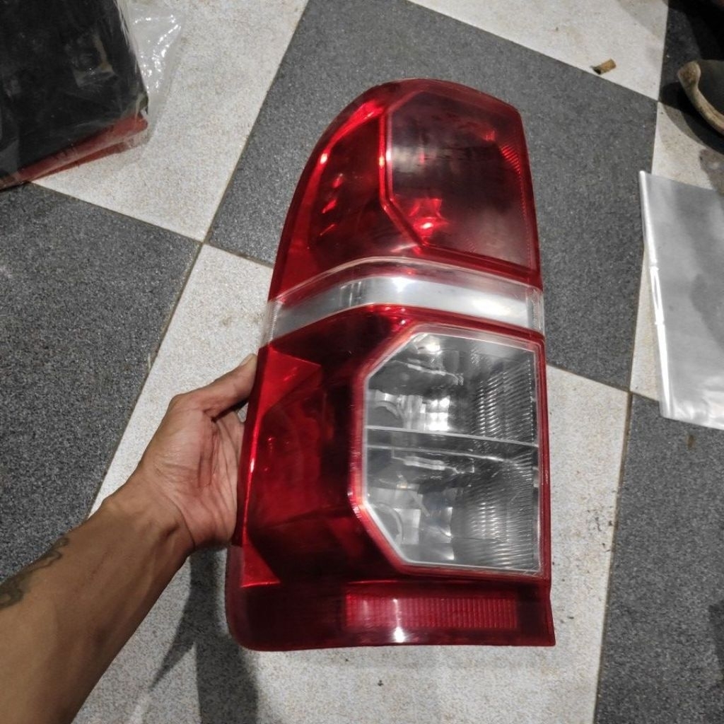 lampu stop belakang hilux vigo 2012-2015 kiri ori