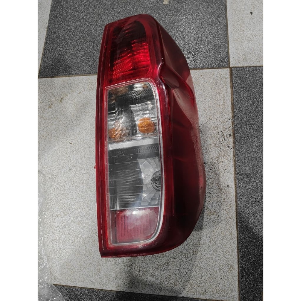 lampu stop belakang nissan navara frontier D40 kanan ori