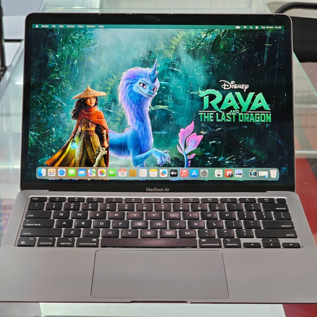 Macbook Air 2020 Apple M1 Chip Ram 8 GB 256 GB Flash Storage slim Premium Laptop