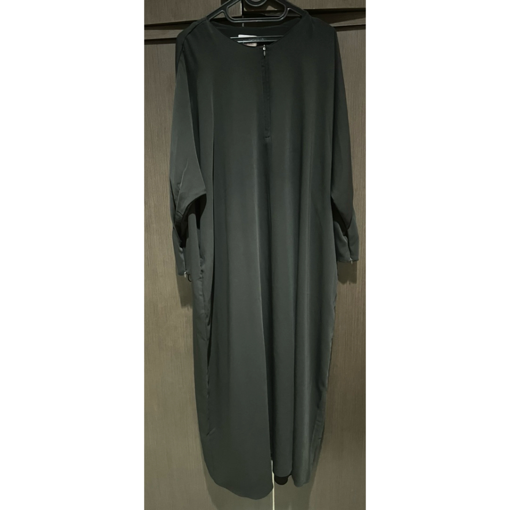 Preloved Hejira The Silhouette one set (Abaya dan Gomar/Khiban) size S/M in After Dark