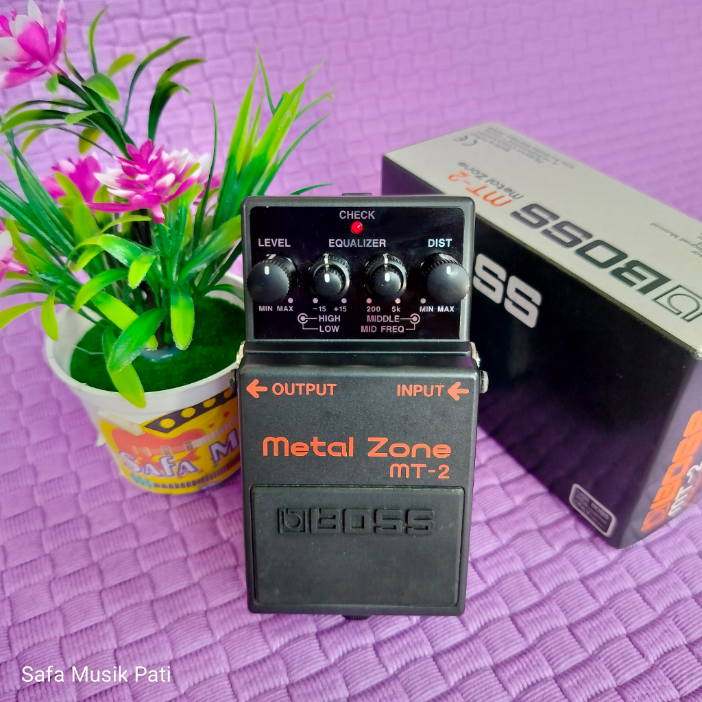 BOSS Metal Zone MT-2 Efek Gitar Mulus, Normal, Original, No Minus, Seperti Baru