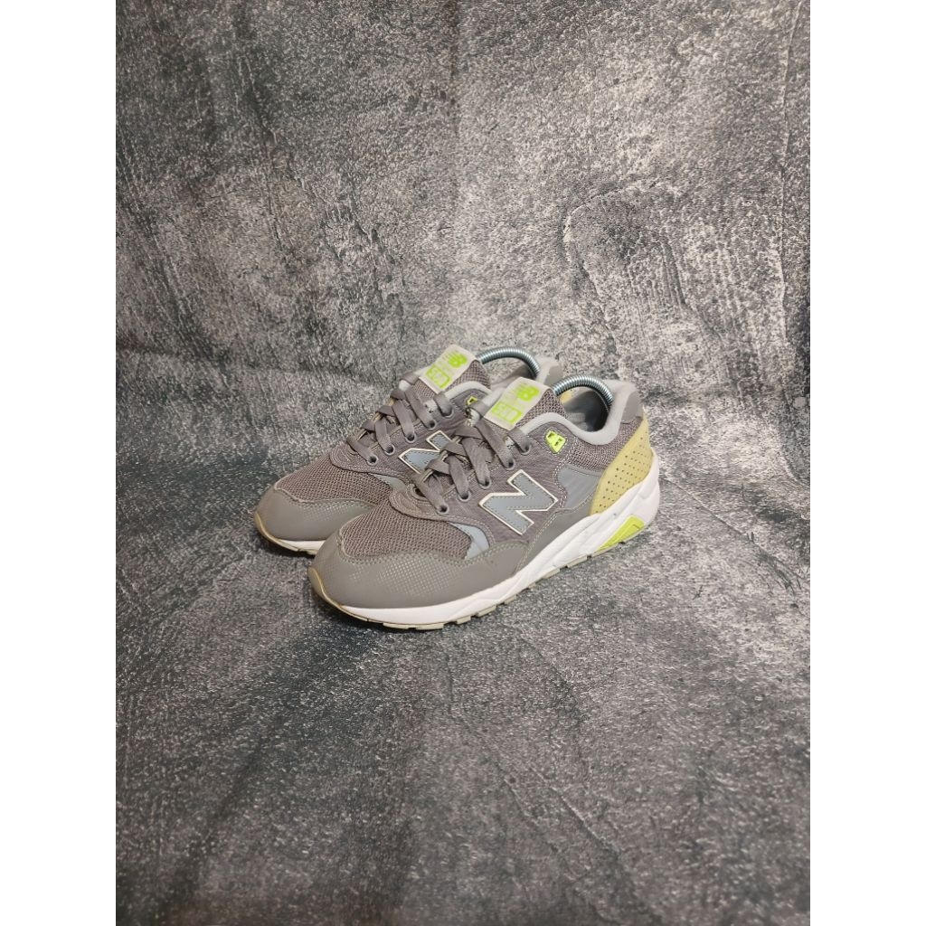 SEPATU SPORT NEW BAL*NCE