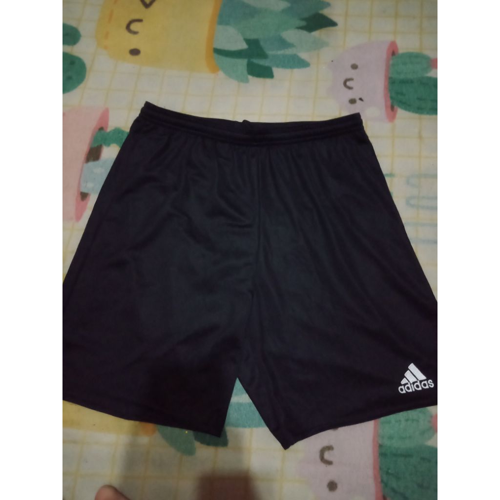 celana pendek olahraga Adidas preloved