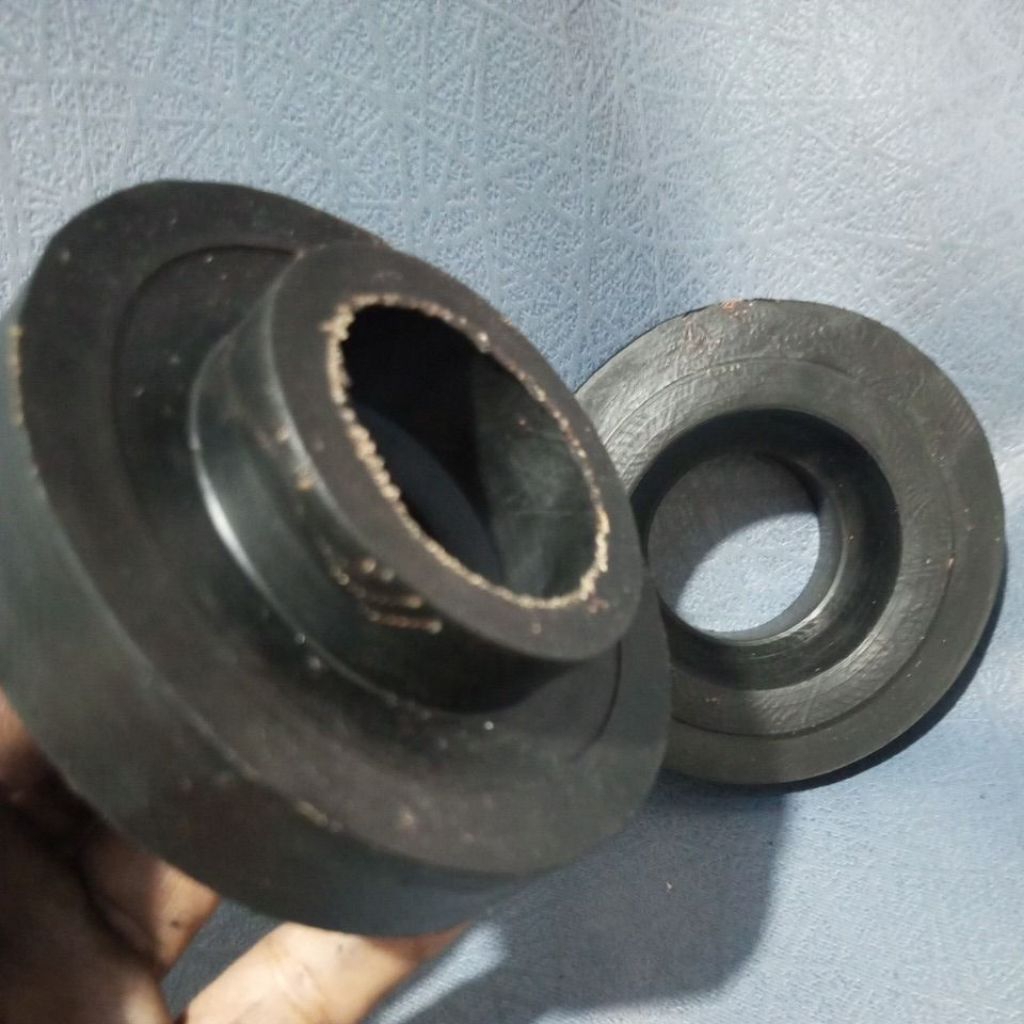 karet bantalan per keong atau peninggi belakang atas berserat  Brio, Mobilio,Brv, Hrv, Yaris,Vios pe