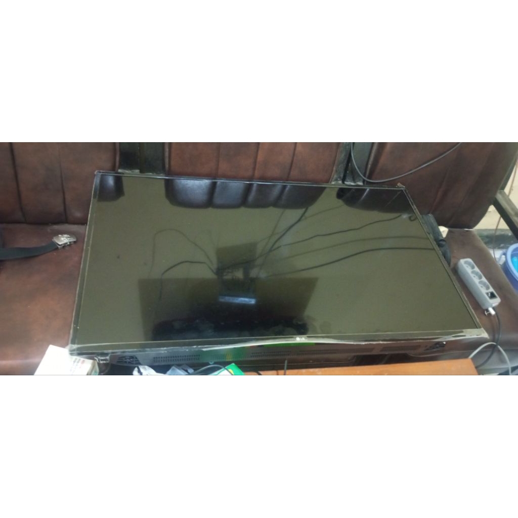 TV LG 43 LJ500T minus lcd blank putih