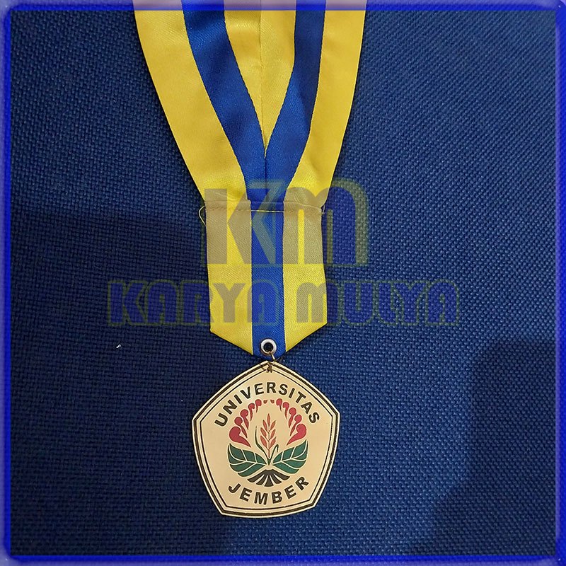 Medali Wisuda UNEJ Medali Logo Universitas Jember - Karya Mulya