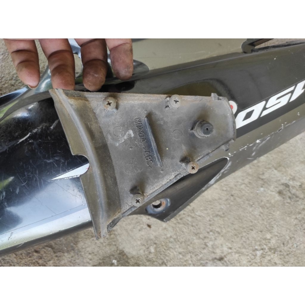 sambungan body belakang CBR 150R old KPP CBU Thailand