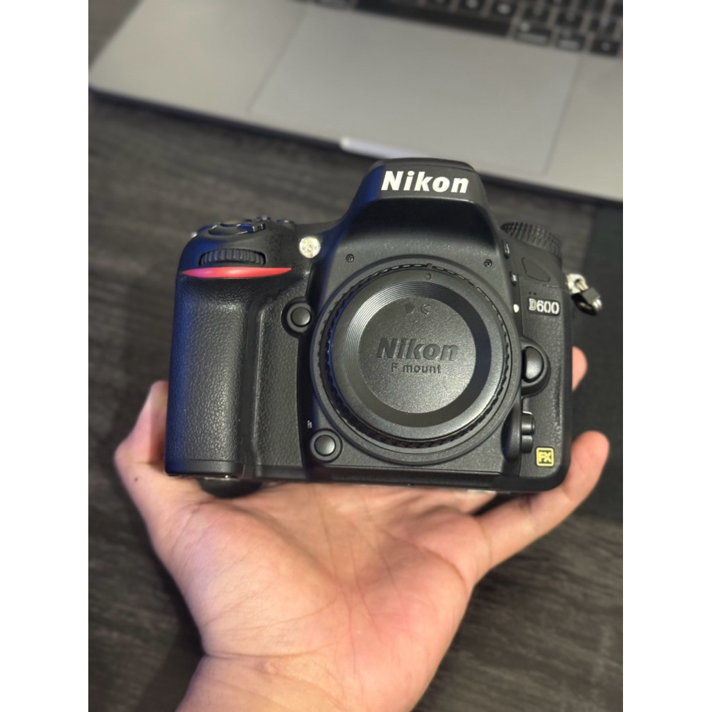 NIKON D600