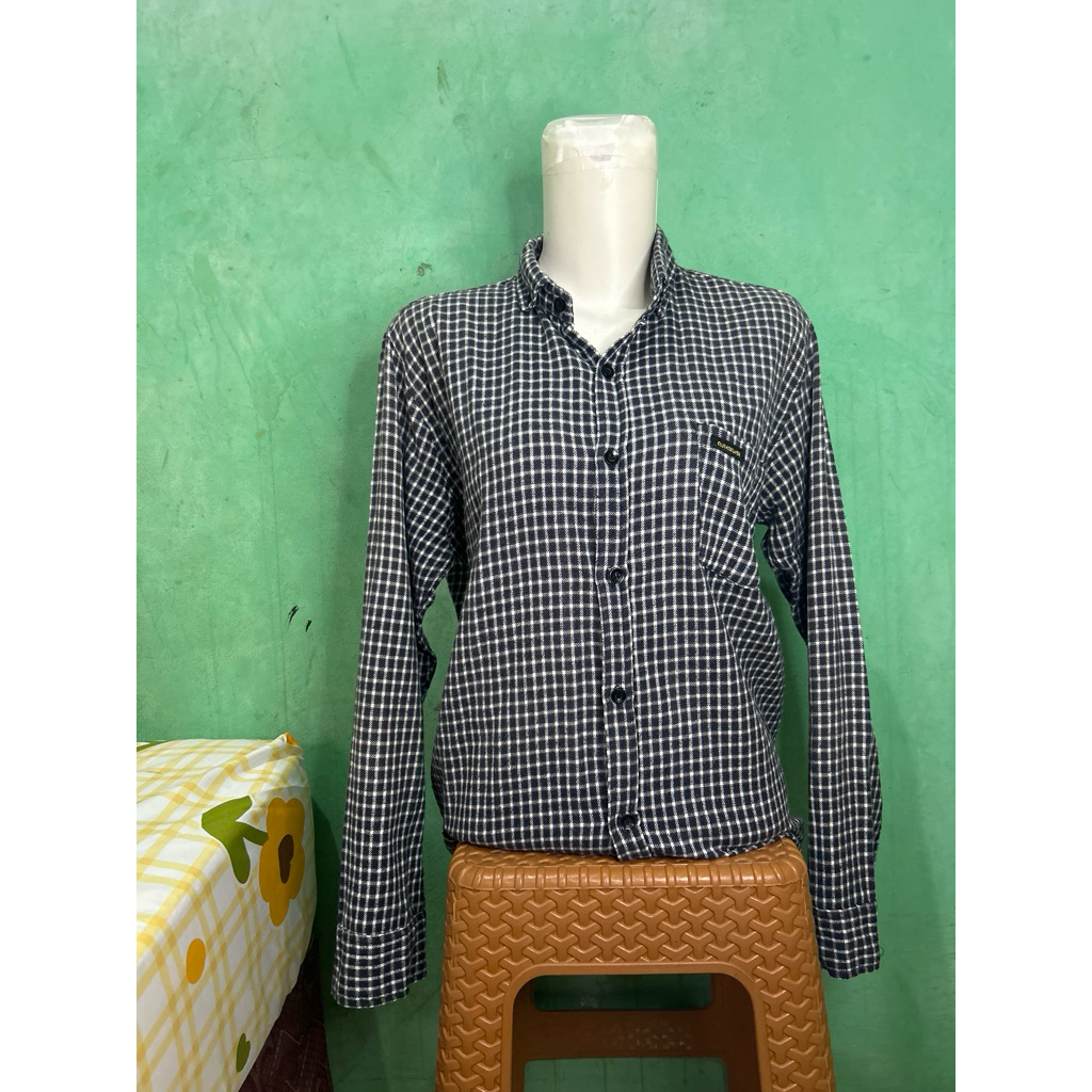 Kemeja hitam kotak unisex quiksilver