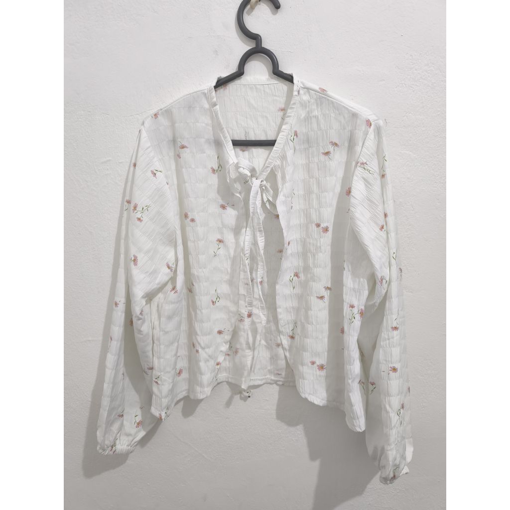 outer putih lengan panjang motif bunga