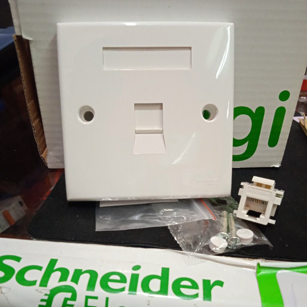 Clipsal outlet Telpon Schneider