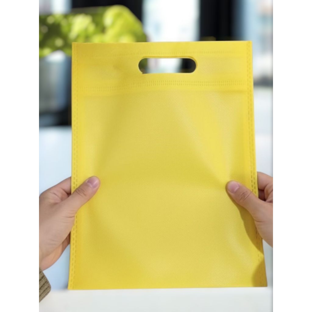 GOODIE BAG/TAS SPUNBOND OVAL 25X35 CM TERMASUK SABLON 1 SISI 1 WARNA