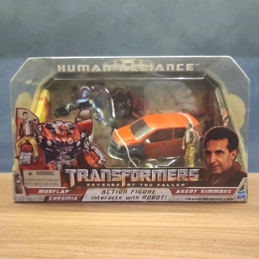 Transformers Human Alliance Mudflap, Chromia and Agent Simmons