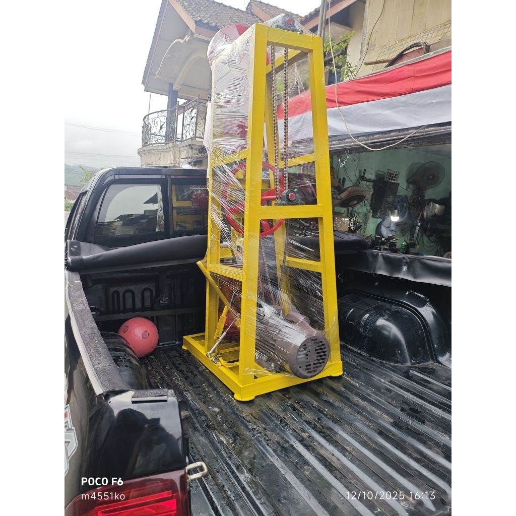 mesin penumbuk  penggerak dinamo 1,5hp 1phase