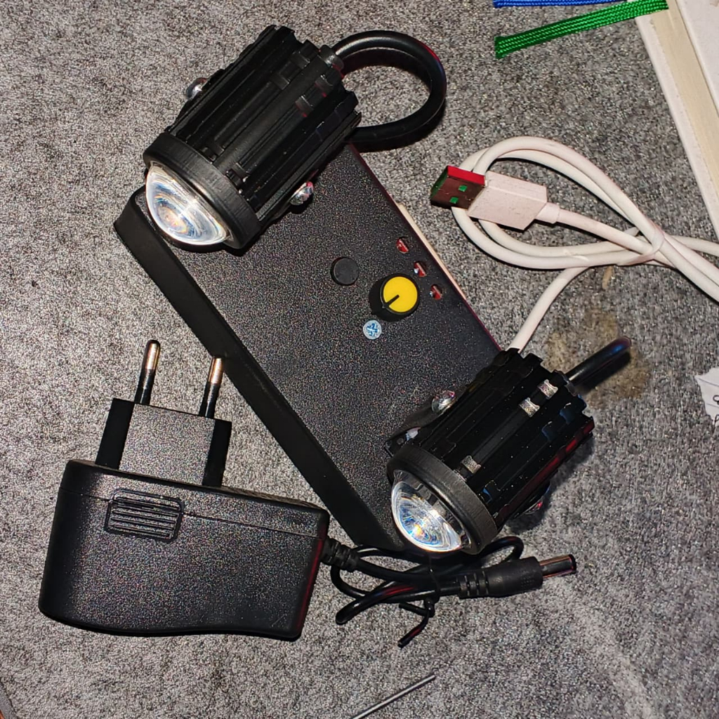 BEAM MINIATUR SOUND SYSTEM GERAK MOVING HEAD , LIGHTING SOUND SYTEM MINIATUR DAYA 12V LENGKAP ADAPTO