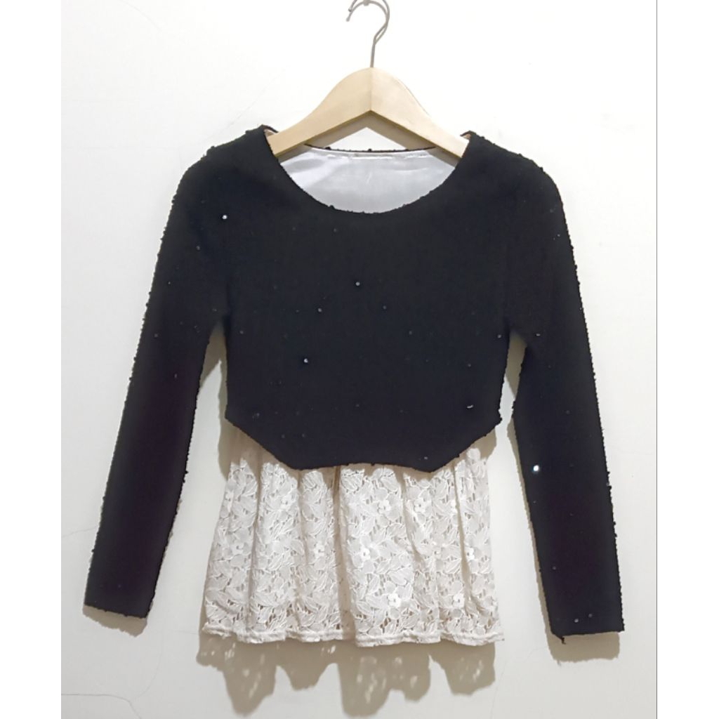 Atasan Kaos Blus Brokat Hitam Putih