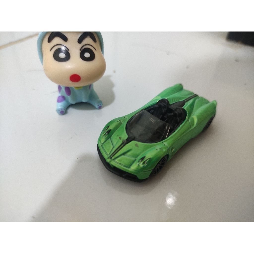 HotWheels pagani huayra roadster