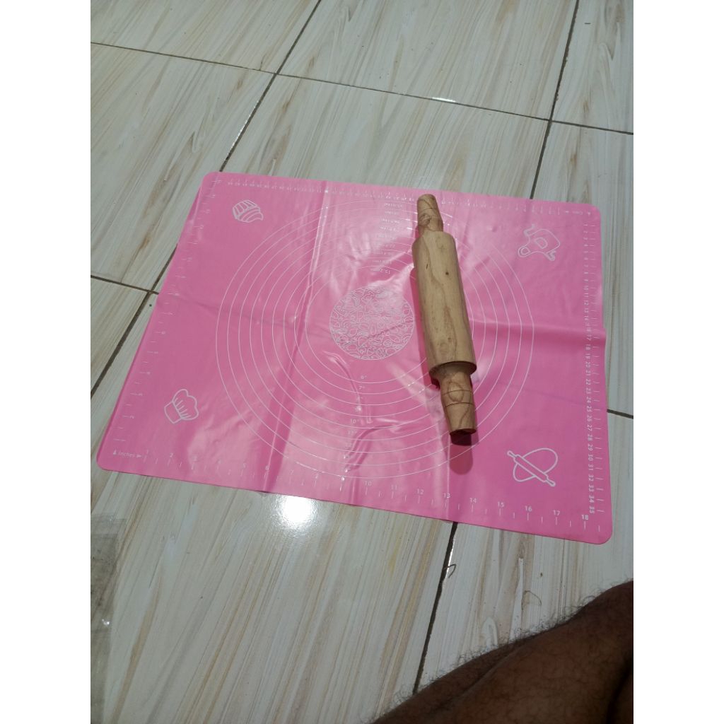 alas adonan kue dan roller pin kayu /alas silmat kue