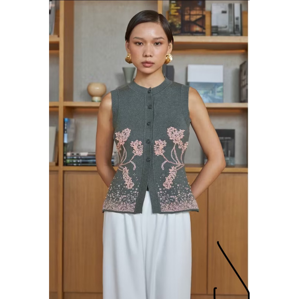 Preloved Like New Claude Official Raveline Top Size SM