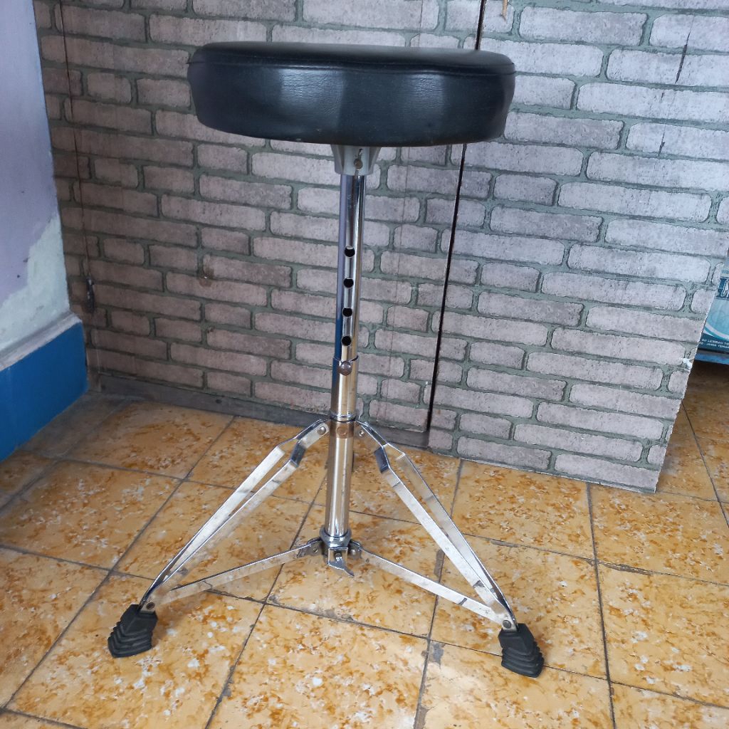 Kursi drum bawaan Pearl Roadshow