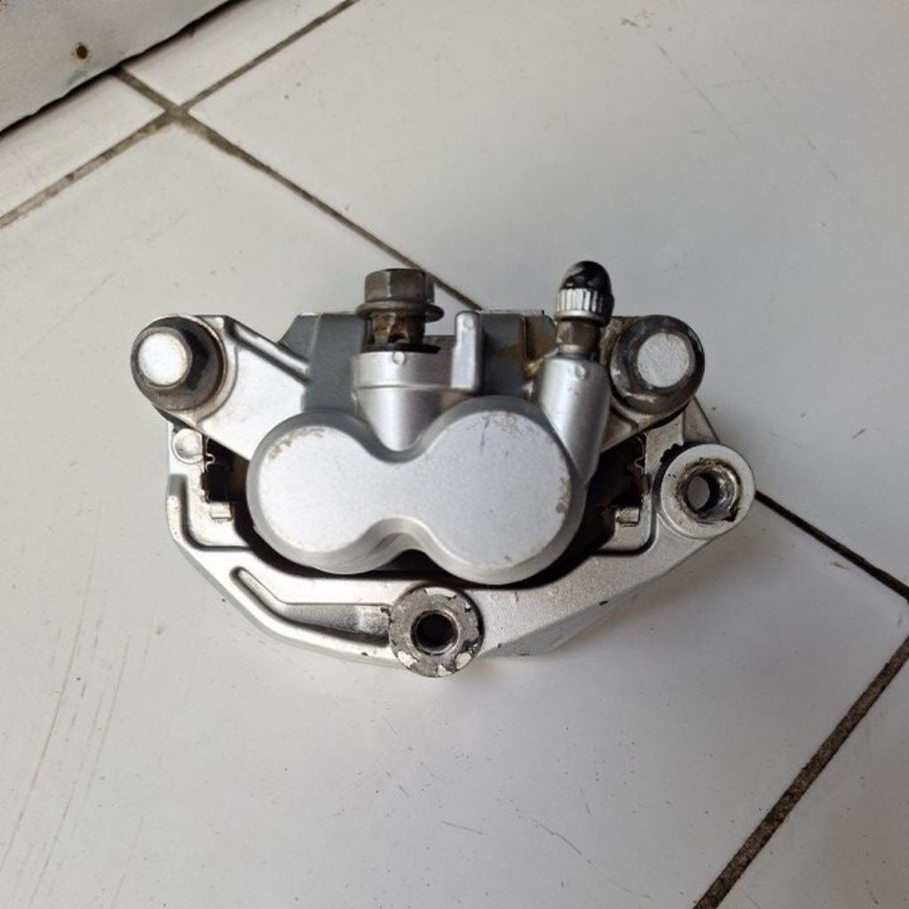 kaliper pala babi rem cakram depan yamaha rx king scorpio z, F1zr, jupiter lama, vega lama bekas ori