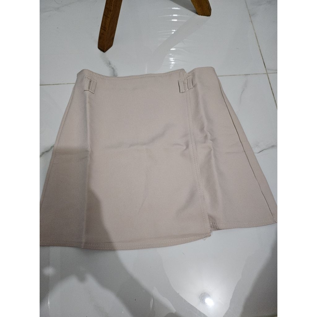 celana rok warna cream