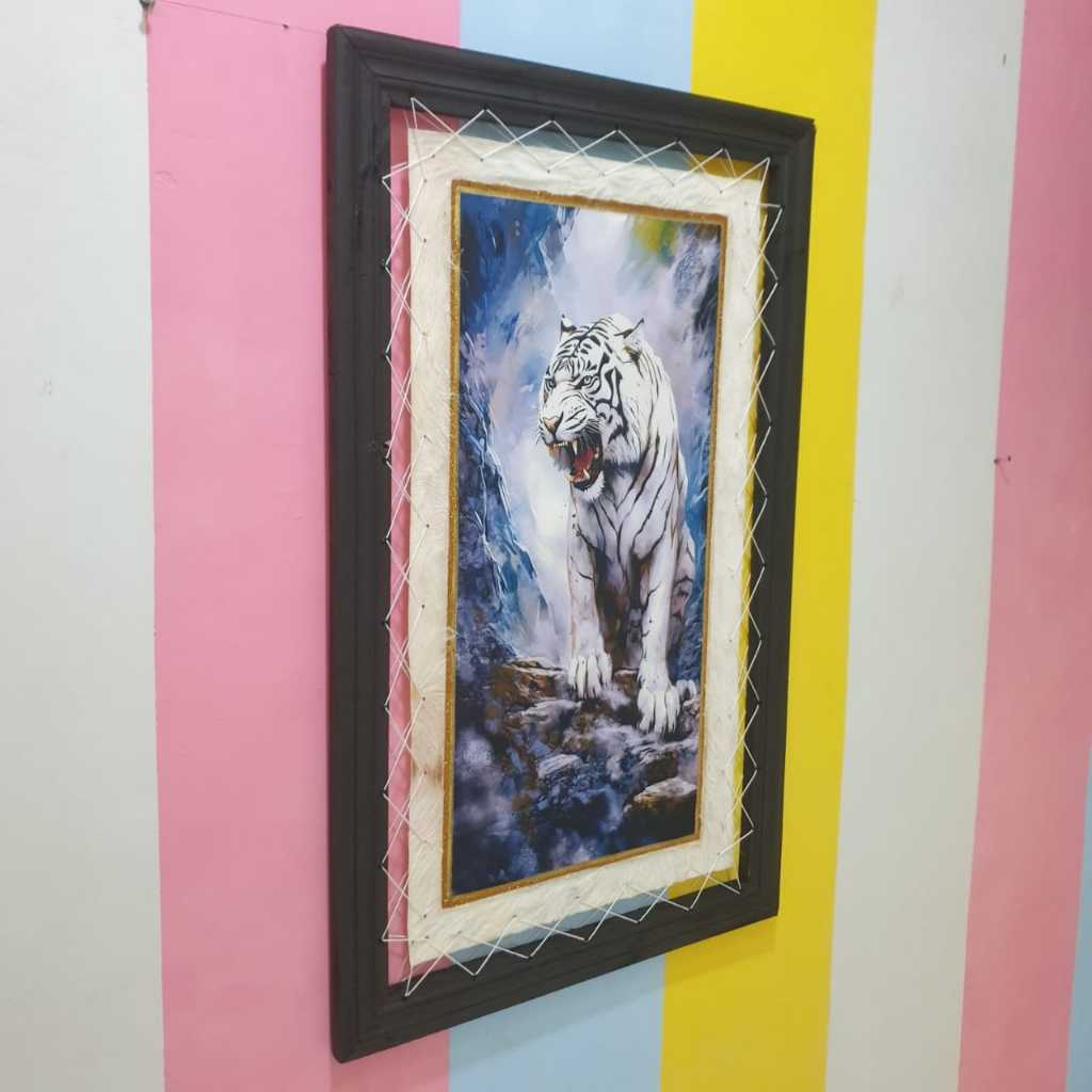 Hiasan Dinding Aesthetis motif Macan Putih Tebing Premiun Asli Kulit Kambing Lukisan Sablon