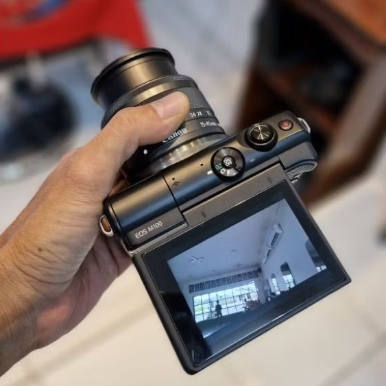 Canon EOS M100