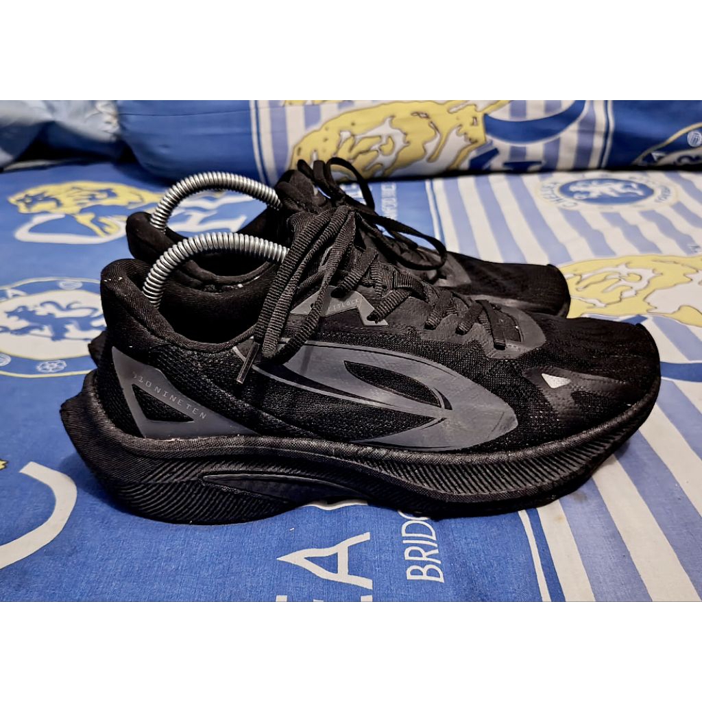 Sepatu Running 910 Nineten Kaza Bts Pro Hitam Second/Bekas/Pre Loved