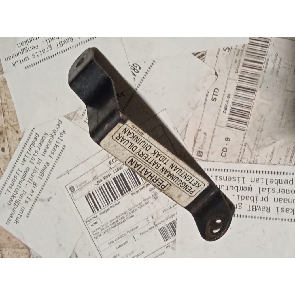 klem dudukan aki Honda Vario 110 karbu KVB original