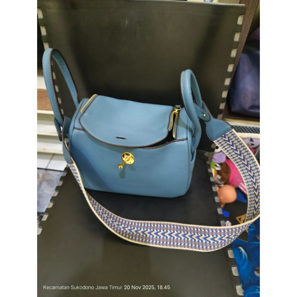 Preloved Tas Lindoy Biru