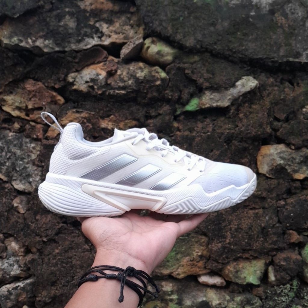 sepatu tenis/volly adidas