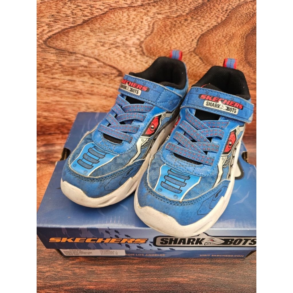 Preloved Sepatu Anak Laki-Laki Skechers Edisi Shark Bots Size 32 Warna Biru Kondisi 90%