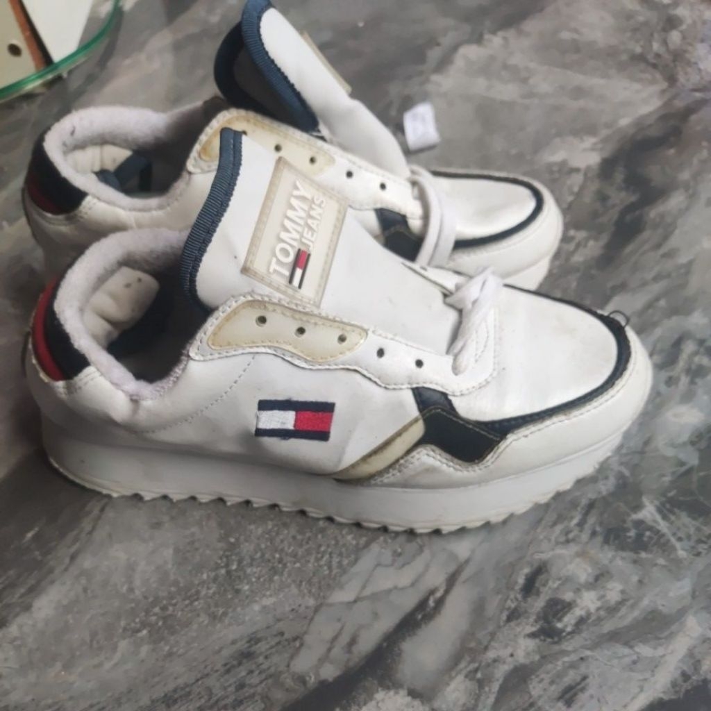 sepatu Tommy jeans zise 38 insole 24