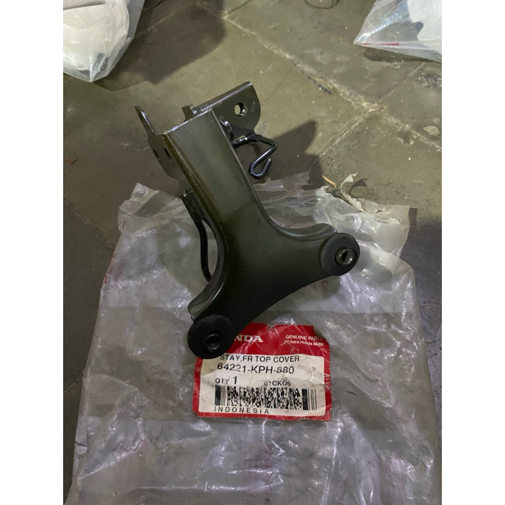stay fr top dudukan breket tameng dasi depan honda karisma 125 cakram original ahm honda 64221-Kph-8