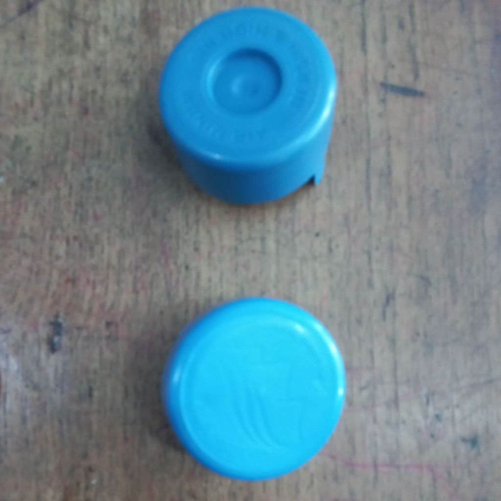 Tutup galon isi ulang Gunung dan Knop