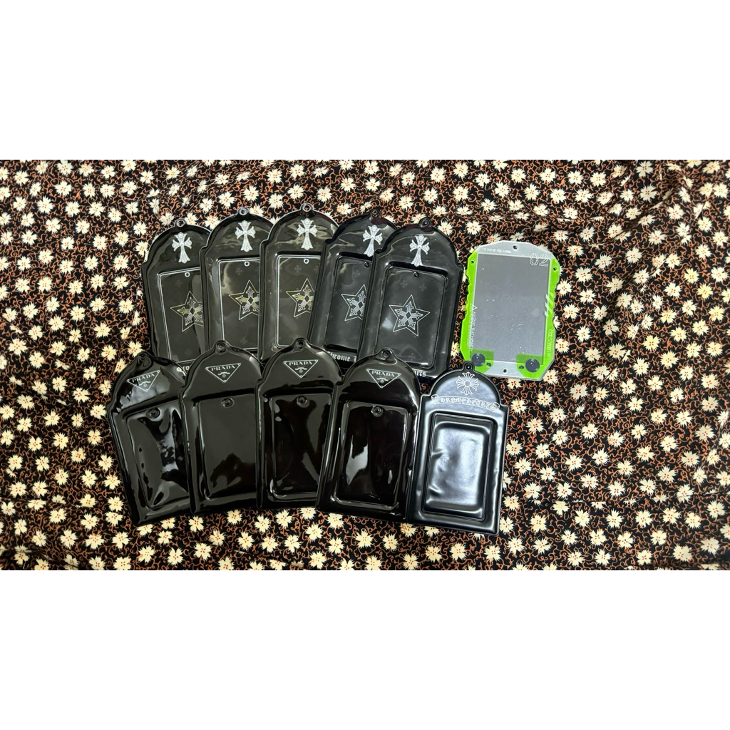 [Ready Stock] Cahol ENHYPEN PRADA , ENVER Green, Chrome HeartsPHOTOCARD HOLDER ONLY