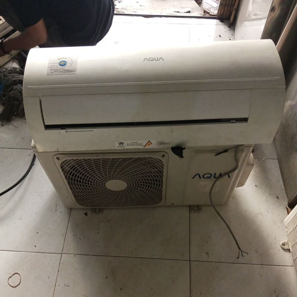 ac second Aqua 1/2pk full freon