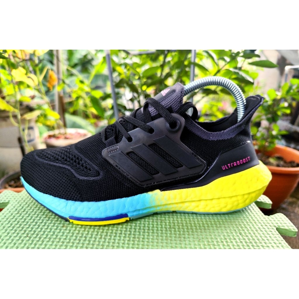 SEPATU RUNNING ADIDAS ULTRABOOST 22 SIZE 37