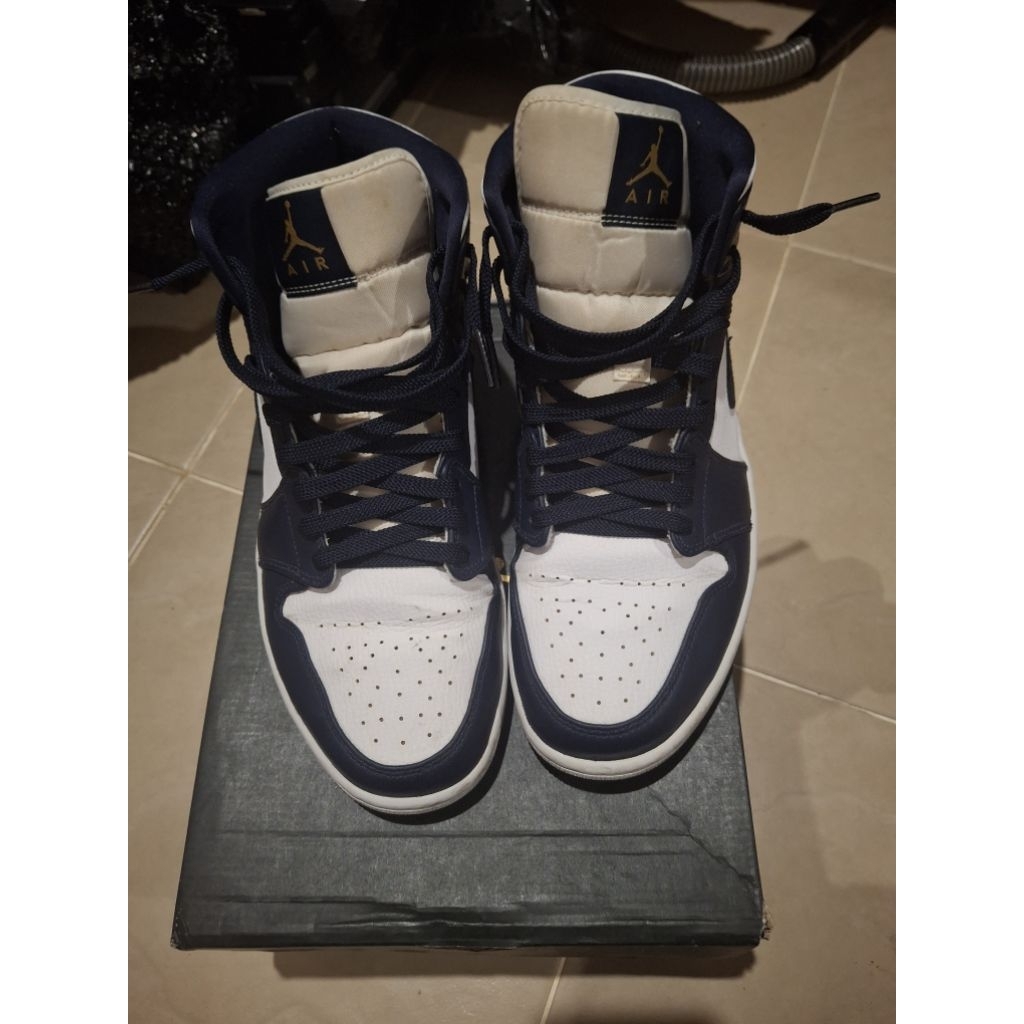 Air Jordan 1 Mid White Metallic Gold Obsidian